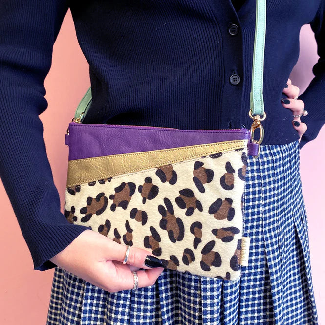 Tiger print hot sale clutch bag